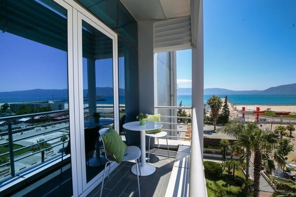 hotels-wlora-1.jpg